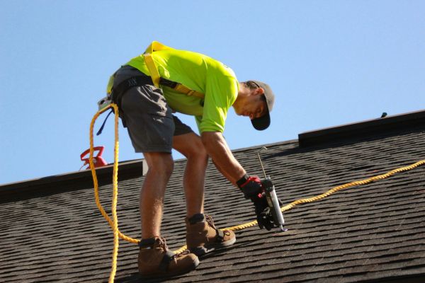 5 raisons de faire appel à des spécialistes pour votre toiture