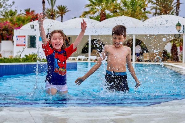 Été amusant avec une piscine pour enfants : avantages et inconvénients